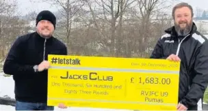  ?? Lizzie Riley-Haworth ?? ●● Coach Nigel Riley-Haworth giving the cheque to Jason Milburn, owner of Jack’s Club.