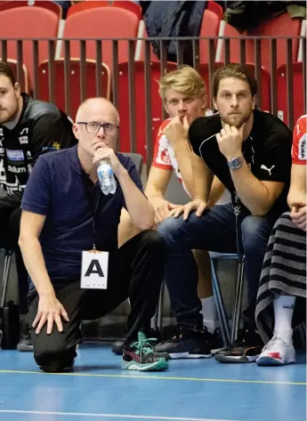  ?? Bild: JARI VÄLITALO/ARKIV ?? TRÄNARE SLUTAR. Claes Andersson (till vänster) och Michael Mattsson är två av fem tränare som inte kommer fortsätta på Drotts tränarbänk.