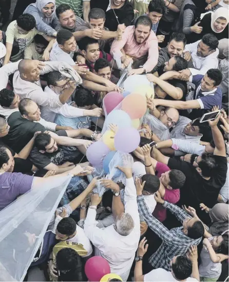  ?? PICTURE: SAMER ABDULLAH ?? 0 Muslims celebratin­g Eid, to mark the end of fasting for Ramadan