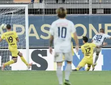  ?? MOSCA ?? Chiricò segna il secondo dei tre gol del Crotone