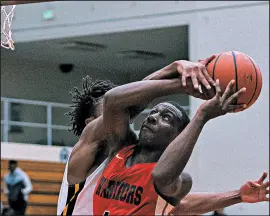  ?? MICHAEL GARD/POST-TRIBUNE ?? Calumet’s Da’Vion Davis shoots against Roosevelt’s Jeremiah Smith. Calumet and Hanover Central seem primed for a showdown.