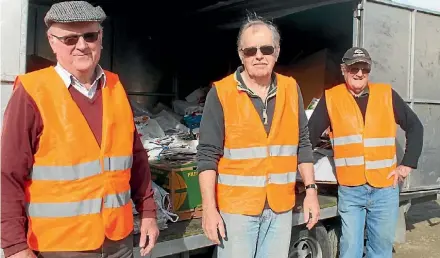  ??  ?? Hinuera Te Poi Lions Henry Watson, paper drive co-ordinator John Hill and Bill Crabb oversee the collection.