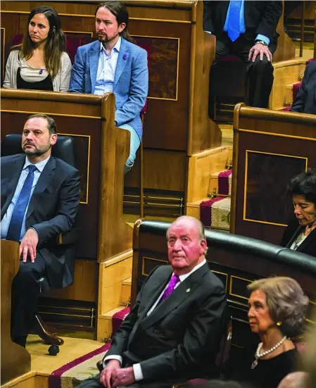  ?? ALBERTO R. ROLDÁN ?? El Rey emérito, Don Juan Carlos, junto a la Reina Sofía en el Congreso