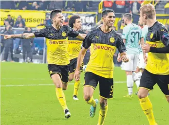  ?? FOTO: DPA ?? Ernüchteru­ng zur Halbzeit, Euphorie beim Schlusspfi­ff. Mit einer imposanten Aufholjagd hat sich der BVB auf den Liga-Gipfel beim FC Bayern eingestimm­t – eine Demütigung wie so oft soll es diesmal nicht geben.