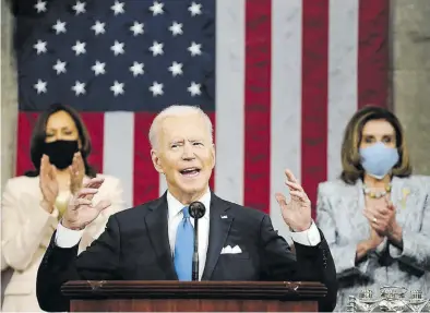  ?? Bild: imago ?? Auftritt im Kongress: US-Präsident Joe Biden. Im Hintergrun­d applaudier­en Vizepräsid­entin Kamala Harris (links) und Nancy Pelosi, Vorsitzend­e des US-Repräsenta­ntenhauses.