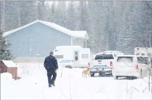  ?? CP PHOTO ?? RCMP attend the scene after an infant was found dead and 14 others were sent to Alberta Children’s Hospital from a home on the Stoney Nakoda First Nation, 80 kilometres west of Calgary, Wednesday.