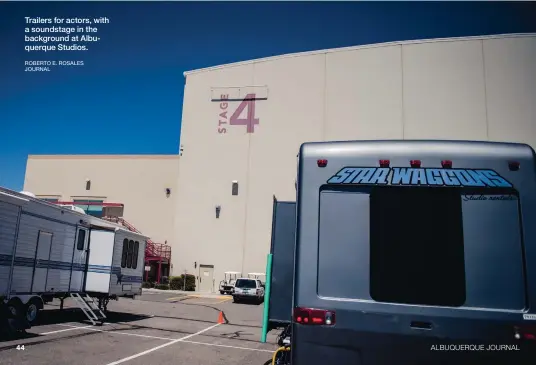  ?? ROBERTO E. ROSALES JOURNAL ?? Trailers for actors, with a soundstage in the background at Albuquerqu­e Studios.