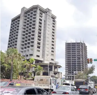  ?? DANNY POLANCO ?? Edificios abandonado­s están ubicados en la avenida George Washington.