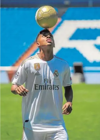  ?? EP ?? Rodrygo, durante su presentaci­ón en el Santiago Bernabéu