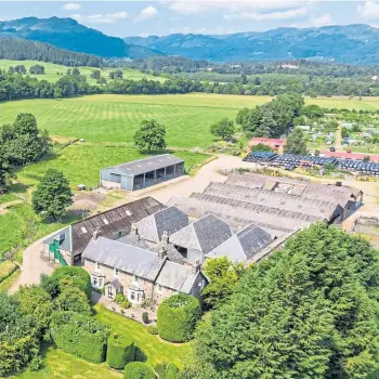  ?? ?? EXTENSIVE: Cultybragg­an near Comrie is on sale for offers over £2.85 million.