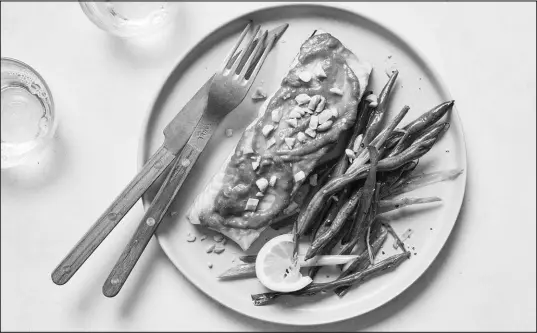  ?? PHOTOS BY CHRISTOPHE­R TESTANI / THE NEW YORK TIMES ?? Peanut butter-glazed salmon and green beans, above, and baked mustard-herb chicken legs, below, are a couple quick yet satisfying meals as weeknights get busier with the beginning of the school year.