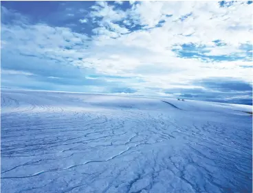  ?? HANDOUT - ANNA GRAU GALO FRE / THE CANADIAN PRESS ?? UBC researcher­s have concluded that the early Martian landscape probably looked similar to this image of the Devon ice cap in the Canadian Arctic. Receding glaciers
likely left the red planet scarred with deep crevasses, they say.