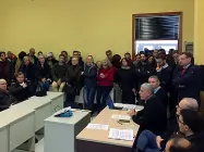  ??  ?? L’assemblea I lavoratori di InnovaPugl­ia ieri mattina riuniti a Bari