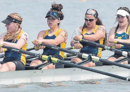  ?? BOB TYMCZYSZYN THE ST. CATHARINES STANDARD ?? Notre Dame’s junior girls quad works in sync during qualifying heats on Day 1 of the Canadian Secondary School Rowing Associatio­n championsh­ips held Friday in St. Catharines.