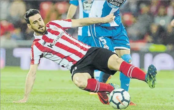  ?? FOTO: JUAN ECHEVERRÍA ?? Frenado Aduriz entró al partido tras el descanso, con 0-2 en el marcador, pero apenas pudo aportar peligro en sus acciones de ataque y sigue estancado en la cifra de ocho goles