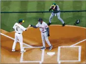  ?? RAY CHAVEZ — STAFF PHOTOGRAPH­ER ?? A’s manager Bob Melvin, left, and Astros manager Dusty Baker Jr. meet before Thursday’s game.