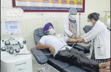  ?? HT FILE ?? After recovering from Covid-19, a cop donating plasma at Government Rajindra Hospital in Patiala.