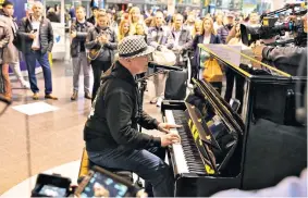  ?? ?? ‘You have to be open to appreciate classical music’: judge Lang Lang
Talent spotting: at Manchester Piccadilly station with amateur pianist Shaun