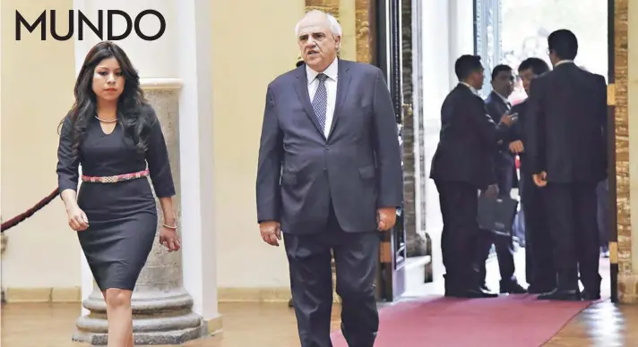  ??  ?? ►
El ex secretario general de Unasur durante una visita al Palacio Quemado, en Bolivia, donde se reunió con el Presidente Evo Morales, en 2016.