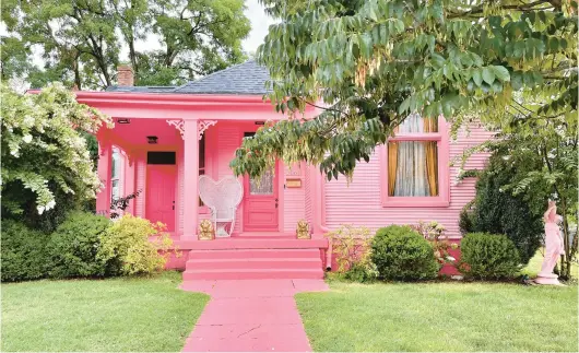  ?? BEVERLY GRIFFITH ?? Beverly Griffith’s painted Nashville house, built in 1915. The release of the “Barbie” movie and maximalism have sparked a palette made up primarily of hot pink.