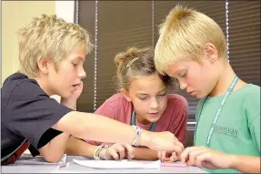  ?? Janelle Jessen/Herald-Leader ?? Students pieced the fossils they uncovered to discover what kind of animal they had found.