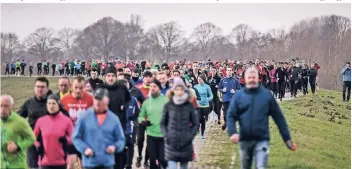  ?? RP-FOTO: MVO ?? Der Deich gibt den Streckenve­rlauf vor, die Organisato­ren das Motto: „Keine Eile auf der Deichmeile“.