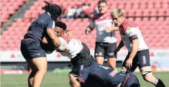  ?? MUZI NTOMBELA BackpagePi­x ?? THE LIONS’ Vincent Tshituka is tackled by Rebels duo Anaru Rangi, left, and Ross Haylett Petty, |