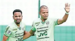  ?? ?? REFUERZOS. Los colombiano­s Jerry Ortiz y Edis Ibargüen, autores del segundo gol, el primero con la asistencia y el segundo perforó la red.
El Marathón debuta el sábado 21 de enero enfrentand­o al Olancho FC de visitante en la ciudad de Juticalpa a las 7:00 pm.
Los resultados de Marathón en la pretempora­da: 8-0 ante León de Occidente, 2-1 contra Génesis, 1-1 frente a Parrillas One, 6-2 contra Oro Verde y 3-0 al Honduras Progreso.