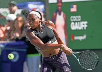  ?? JAY CALDERON/THE DESERT SUN ?? Coco Gauff hits a shot while practicing at the BNP Paribas Open in Indian Wells on Friday.