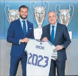  ??  ?? Nacho y Florentino, en el palco del Santiago Bernabéu.