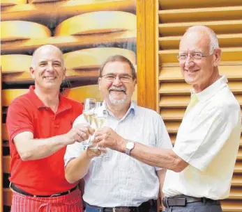  ?? FOTO: PRIVAT ?? Freuen sich über 1500 Euro für den Cavazzen (von links): Michael Bode, Winfried Hamann und Werner Berschneid­er.