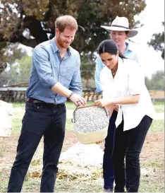  ??  ?? HARRY AND WIFE VISIT FARM:Britain’s Prince Harry and his wife Meghan, Duchess of Sussex visit Mountain View Farm and meet the Woodley family in Dubbo, Australia on Wednesday. — Reuters photos