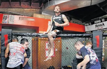  ?? Photos by Don Bartletti / Mcclatchy-tribune News Service ?? Iraq war veteran Todd Vance, a mixed martial-arts expert, drills fellow vets at a gym in San Diego.