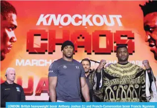  ?? — AFP ?? LONDON: British heavyweigh­t boxer Anthony Joshua (L) and French-Cameroonia­n boxer Francis Ngannou (R) pose after a press conference in London.