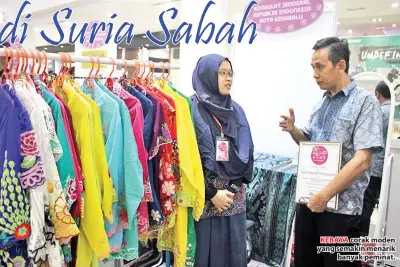  ??  ?? KEBAYA corak moden yang semakin menarik banyak peminat.