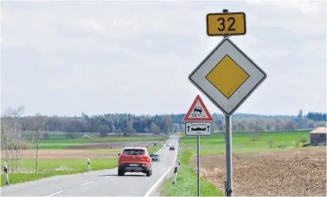  ?? FOTO: BARBARA BAUR ?? Die B 32 wird zwischen Altshausen und Vorsee ausgebaut. Der Verkehr wird in dieser Zeit umgeleitet.