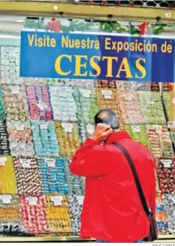  ?? JOSUÉ CORREA ?? Un escaparate de la capital lleno de productos típicos navideños.