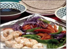  ?? TNS/LINDA GASSENHEIM­ER ?? Sheet Pan Shrimp Fajitas