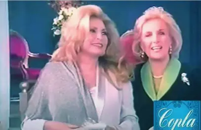  ?? YOUTUBE ?? Rocío Jurado y Mirtha Legrand en el plató de «Almorzando con Mirtha», en el año 2000
