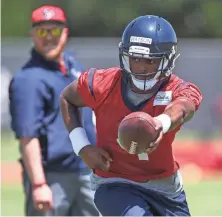  ?? TROY TAORMINA, USA TODAY SPORTS ?? “This kid can throw the ball. ... He’s very accurate,” Texans coach Bill O’Brien says of rookie Deshaun Watson, above.