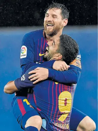  ?? AP ?? Más que amigos. Uno de Messi, dos de Luis Suárez; una sociedad siempre letal.