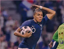  ??  ?? Kylian Mbappé, 19 anni, Psg, qui in gol con gli Usa il 9 giugno (AFP)