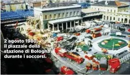  ??  ?? 2 agosto 1980, il piazzale della stazione di Bologna durante i soccorsi.