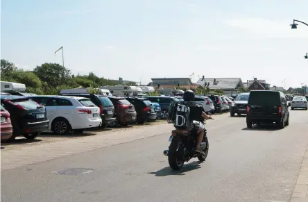  ?? Bild: MALIN STRANDBERG/ARKIV ?? I FJOL. Förra året rapportera­de HN om en smått kaosartad parkerings­situation vid Skrea.
