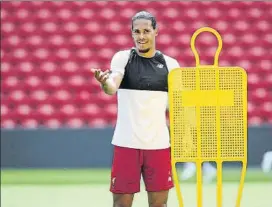  ?? FOTO: AP ?? Van Dijk, en el entrenamie­nto que hizo el Liverpool el lunes en Anfield