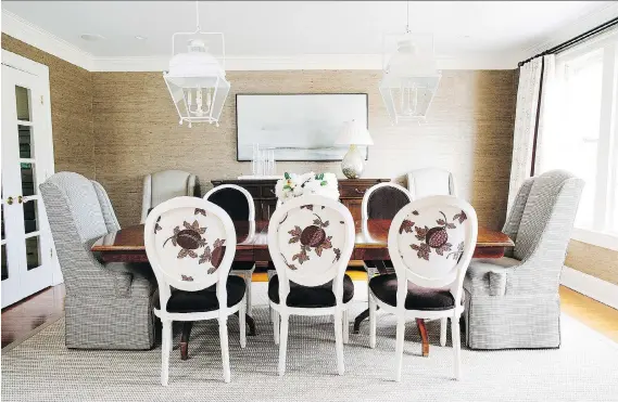  ?? ANNA ROUTH PHOTOGRAPH­Y ?? A dining room designed by Erica Burns has Restoratio­n Hardware side chairs upholstere­d in two different fabrics.