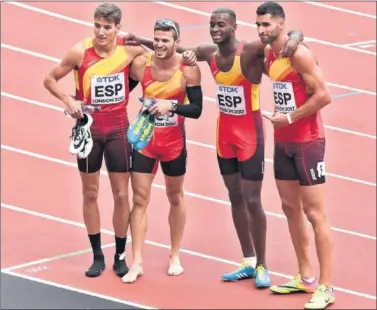  ??  ?? RELEVO EJEMPLAR. Lucas Búa, Órcar Husillos, Darwin A. Echeverry y Samuel García, récord en 4x400.