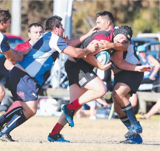  ?? Picture: RICHARD GOSLING ?? Helensvale and Colleges players are hard at work during their Gold Coast Rugby Union preliminar­y final contest.