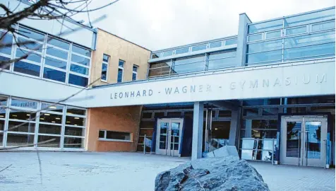 ?? Archivfoto: Reinhold Radloff ?? Das Leonhard Wagner Gymnasium Schwabmünc­hen bietet Informatio­nsabende zum Übertritt an.