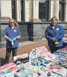  ??  ?? GOODIES
Cats Protection Gosport volunteers at the market